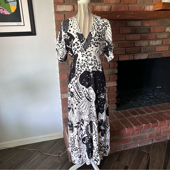 FARM Rio Dresses & Skirts - FARM Rio Black & White Graphic Print Maxi Dress Sz M RARE